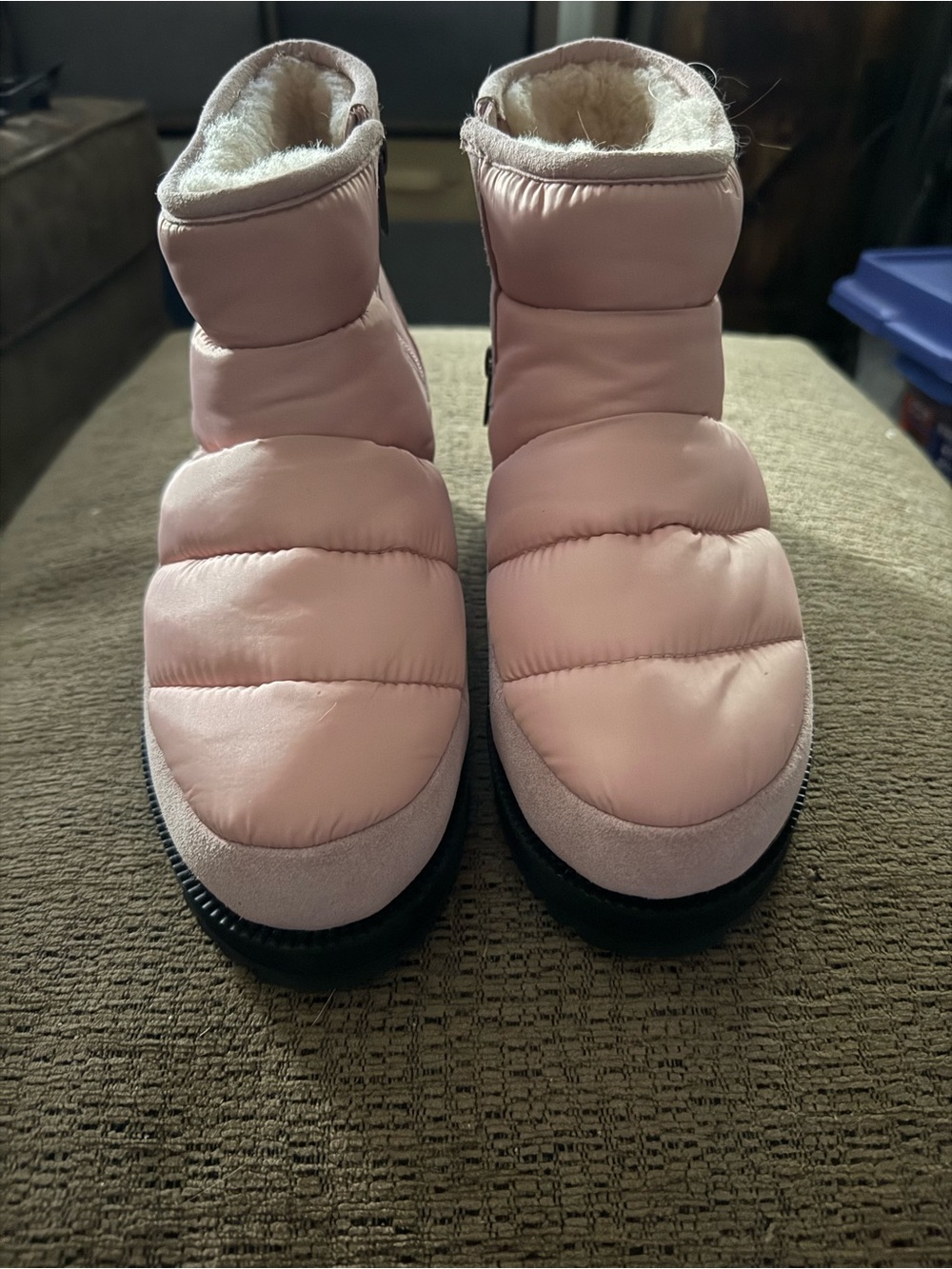 Authentic UGG Women’s Waterproof Puffy/Quilted Ankle Boots – Soft Pink, Size US